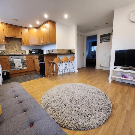 Entire Flat, Bright & Open With Own Entrance Apartman Leeds  Kültér fotó