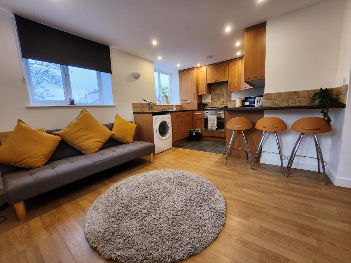 Entire Flat, Bright & Open With Own Entrance Apartman Leeds  Kültér fotó