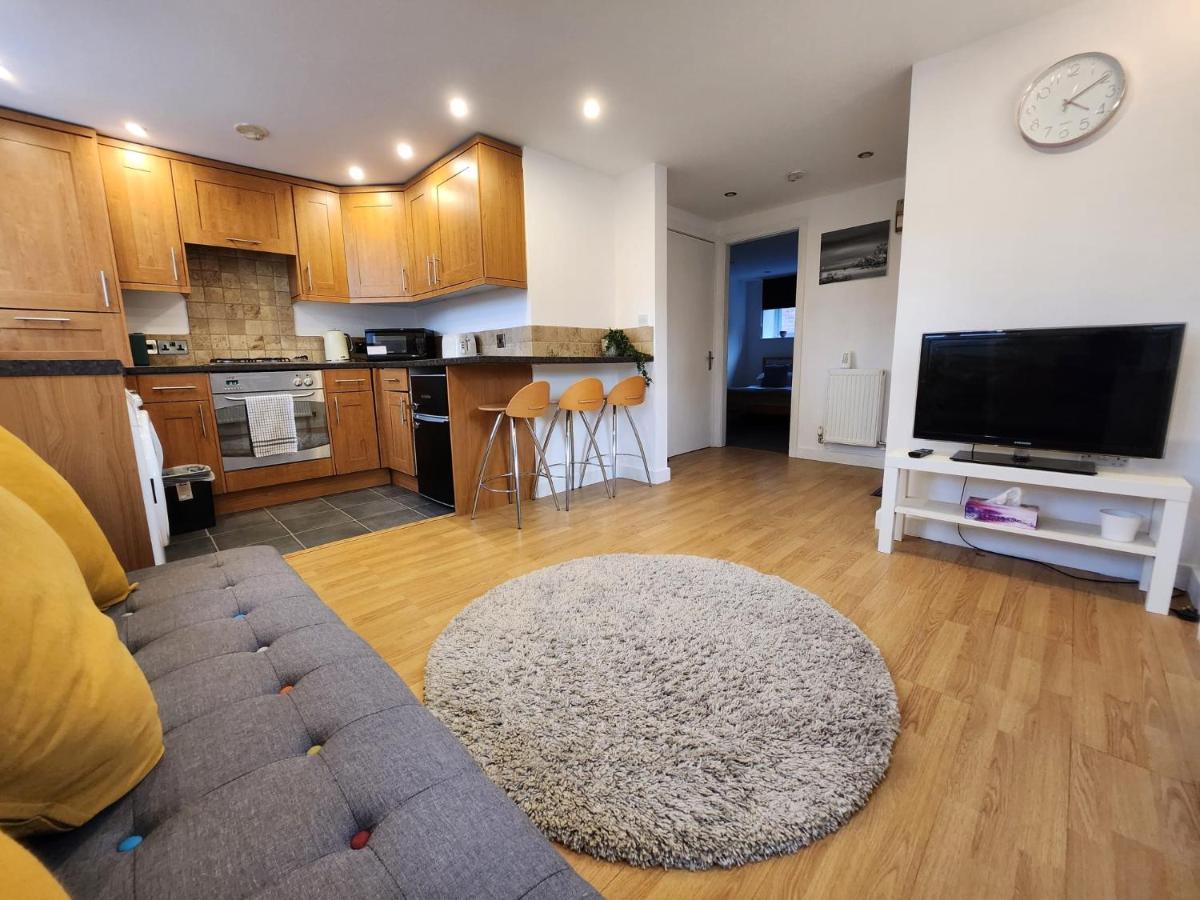 Entire Flat, Bright & Open With Own Entrance Apartman Leeds  Kültér fotó
