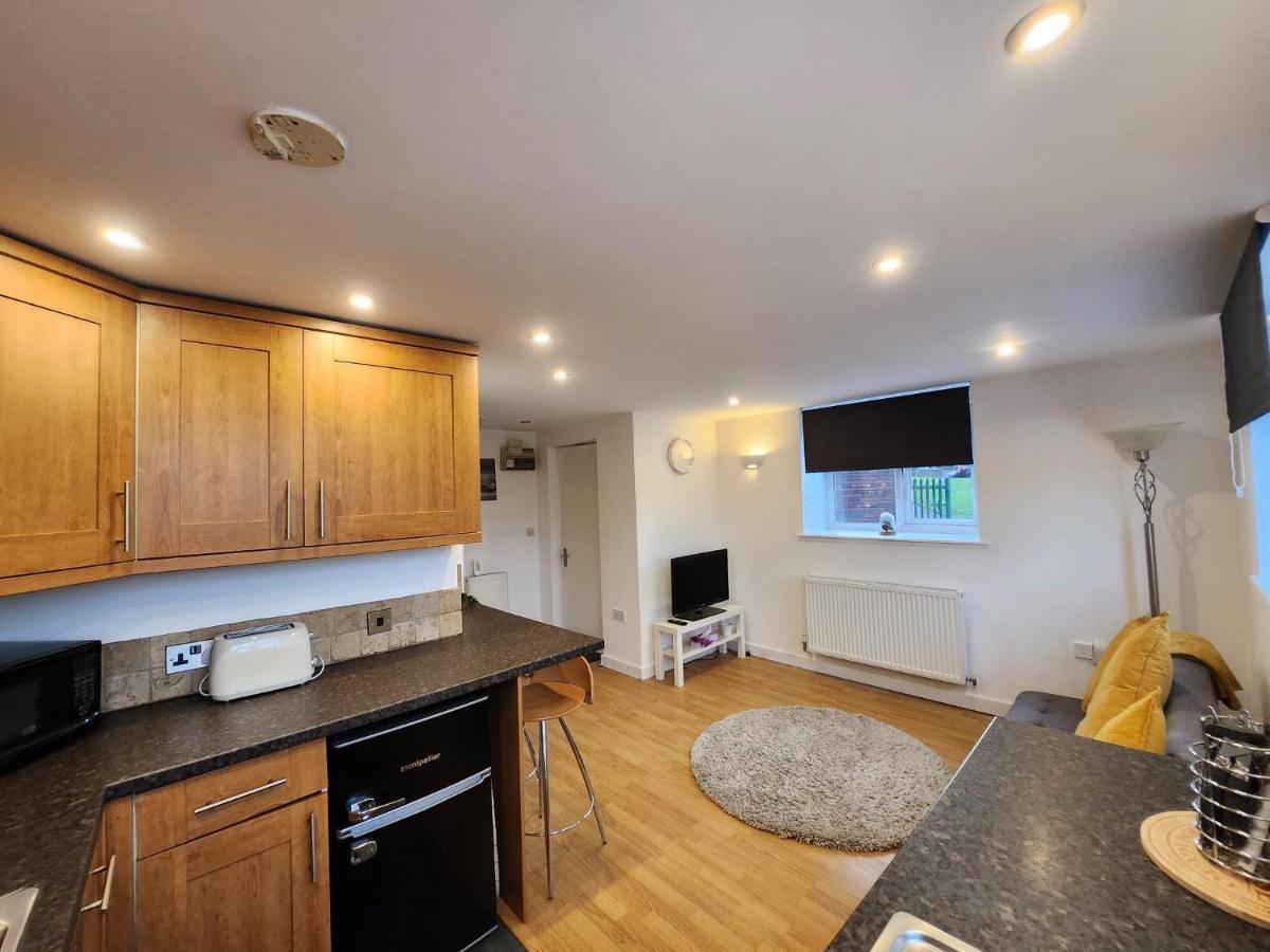 Entire Flat, Bright & Open With Own Entrance Apartman Leeds  Kültér fotó
