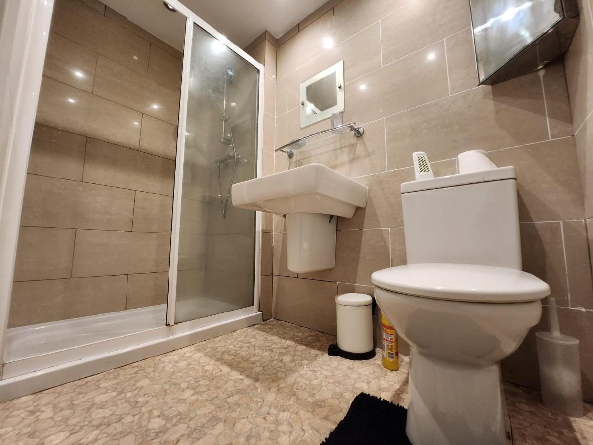 Entire Flat, Bright & Open With Own Entrance Apartman Leeds  Kültér fotó
